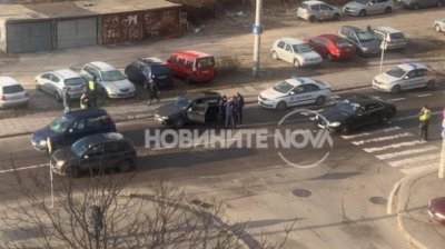 Майка с 2-годишно дете блъснати кв. „Дружба“