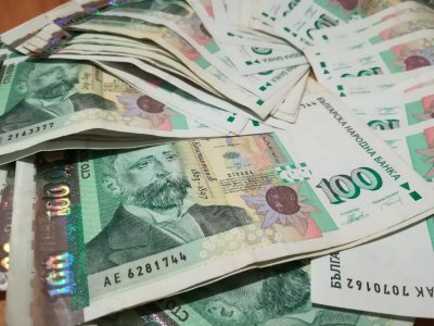 Крадец сви над 7 бона от пенсионер, хванаха го