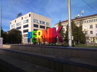 Настаняват във временен приют, останалите без дом перничани