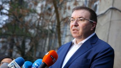 Ангелов: Обмисля се връщането на три класа в училище на 4 февруари