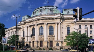 Университети намалиха наемите за общежития