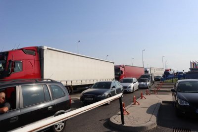 Шофьор опита да пренесе през Дунав мост 2 44 хил. таблетки диазепам