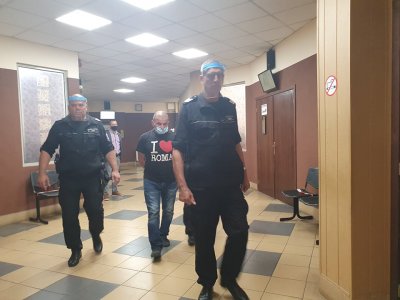 Бочката, наръгал с нож любимата си, поиска лека присъда 