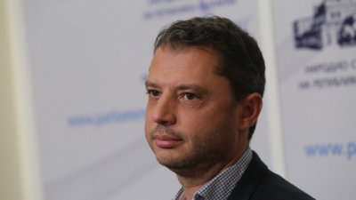 Делян Добрев осъди Елена Йончева на 7 бона за клевета