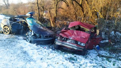 Лада се заби в БМВ, загина мъж на 75 години