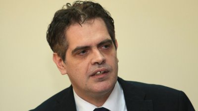 Правителството се задейства за корона-добавките?