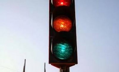 Бъгнат светофар предизвика челен сблъсък в Пловдив