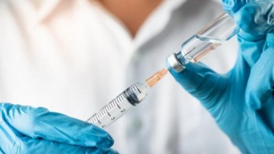 Унгария одобри руската "Спутник V" и "АстраЗенека"