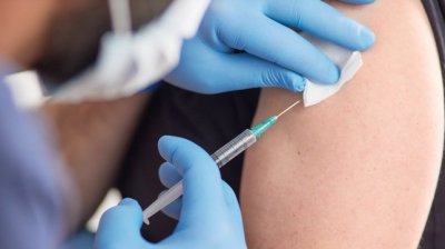 Ваксинираха 76 учители във Велико Търново