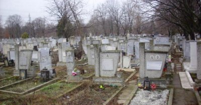 Вандали оскверниха паметници в гробищен парк