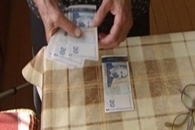 Полицаи разкриха кражба и върнаха 7400 лв. на възрастен мъж