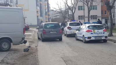 Патрулка катастрофира след зрелищна гонка с "Мерцедес"