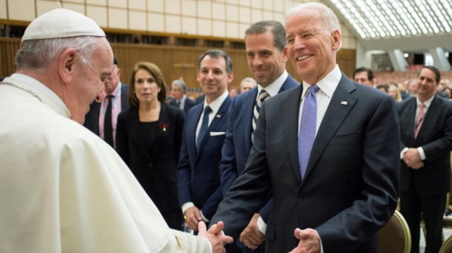 Католикът Джо Байдън звънна на папата