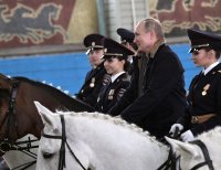 снимка 2 Путин язди Златен лъч с полицайки