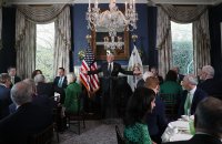 снимка 3 Ирландският премиер заведе партньора си на закуска с Майк Пенс
