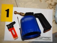 снимка 10 Намерени са взривни устройства в дома на задържаното момче (СНИМКИ) 