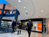 снимка 7 Lupa видя: Народът се юрна в моловете - обикаля, но не купува 