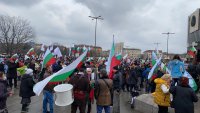 снимка 17 Фоторепортаж в Lupa.bg: Дионисий и Йоло Денев поведоха шествието срещу маските и мерките