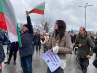 снимка 4 Фоторепортаж в Lupa.bg: Дионисий и Йоло Денев поведоха шествието срещу маските и мерките