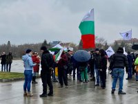 снимка 6 Фоторепортаж в Lupa.bg: Дионисий и Йоло Денев поведоха шествието срещу маските и мерките