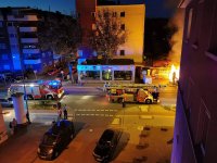снимка 3 Само в Lupa.bg: Кръчма лумна в пламъци в Дуисбург (СНИМКИ) 
