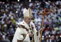 снимка 4 Истерия около посещението на папа Франциск в Мозамбик, той призова за мир и социална справедливост (СНИМКИ)