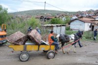 снимка 4 Разрушиха незаконни цигански къщи в Стара Загора (СНИМКИ)