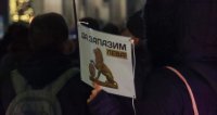 Протестиращи погнаха депутати, полицията ги спря
