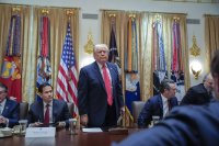 Съветниците на Тръмп го убеждават спешно да извади САЩ от войната с Иран