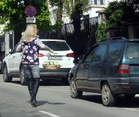 снимка 3 Само в Lupa.bg: Стотици бели цветя пращат в дома на Лили Иванова (ГАЛЕРИЯ)