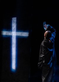 снимка 12 "Братя Карамазови" в Народния театър – едно разтърсващо пътуване в човешката душа