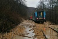 Пуснаха влаковата линия Царева Ливада - Трявна след вчерашния инцидент