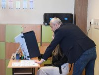 14-годишната дъщеря на Копейкин гласува вместо него