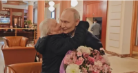 Путин лично взе учителката си за вечеря (ВИДЕО)