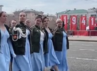 ОХ, КАКВИ МАМАШКИ! Вижте парада на вдовиците за 9 май (ВИДЕО)