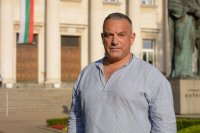Юксел Кадриев спука гума в дупка край Враца