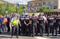 Кресна се вдигна на бунт, в неделя затваря пътя за Гърция