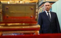 Путин се поклони пред мощите на легендарен руски княз (СНИМКИ)