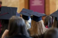 Студенти в 102 специалности ще учат безплатно срещу договор с работодател