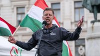 Унгария ще продължи да приема украинци, бягащи от военна служба