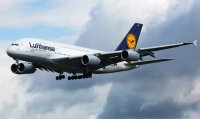 Самолет на Lufthansa кацна аварийно в Лион след самозапалване на батерия