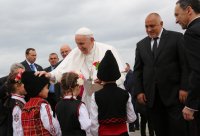 снимка 2 Началото на папската визита в България (ГАЛЕРИЯ)