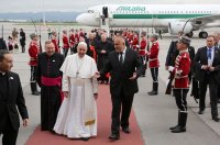 снимка 1 Началото на папската визита в България (ГАЛЕРИЯ)