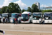 снимка 2 Автобусните превозвачи блокираха София, надуват клаксони (ГАЛЕРИЯ) 