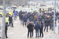 снимка 8 Автобуси и таксита блокираха София (СНИМКИ)