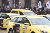 снимка 7 Автобуси и таксита блокираха София (СНИМКИ)