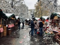 снимка 4 Полицейска хайка за маски на Коледния базар в София (СНИМКИ)